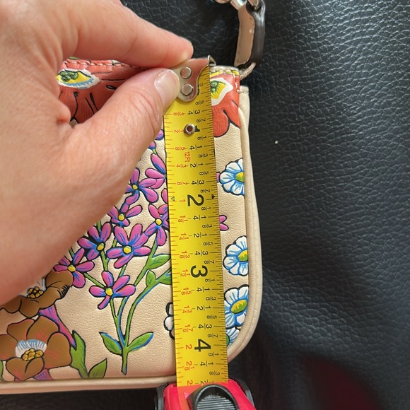 💯 % Authentic Coach Floral Leather Pouch - Picture 16 of 17